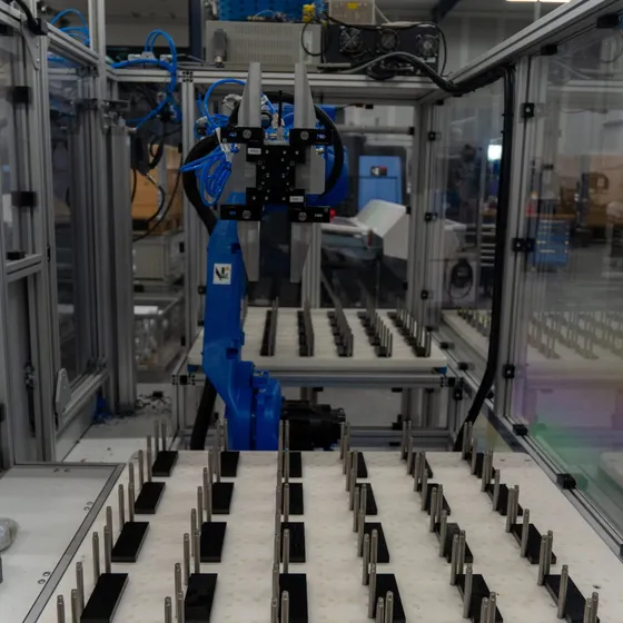Robotbelading van een CNC-machine bij Microtherm